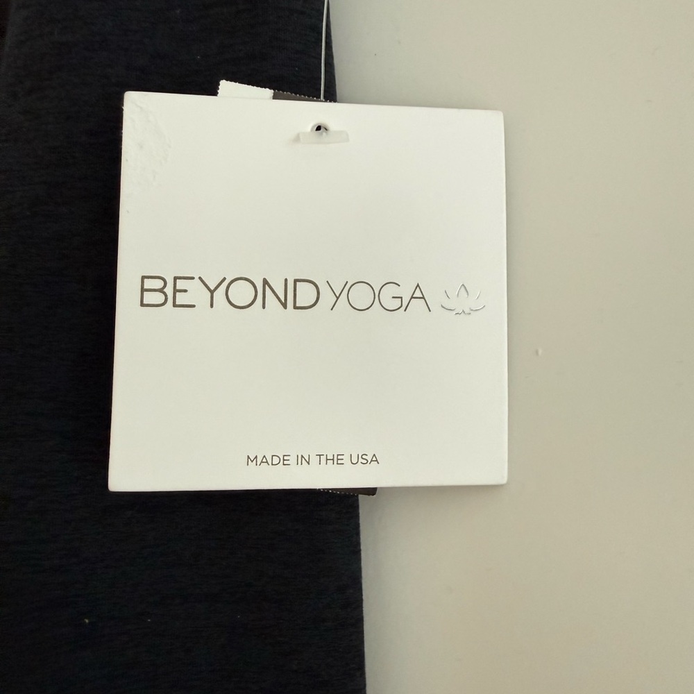 Beyond Yoga Black Stirrup Leggings with High Waistband - Picture 3 of 3